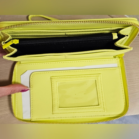 Betsey Johnson Neon Citron Skull Studded Wristlet Zip Around Credit Card Wallet - Picture 8 of 11